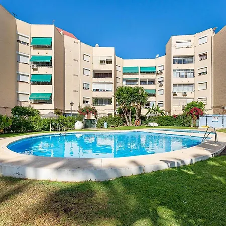 Lejlighed Spacious With Pool, 3 Min From The